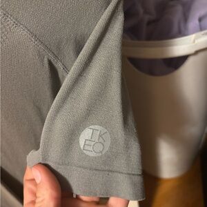 Tkeo Women's Short Sleeve Tee in Light Gray